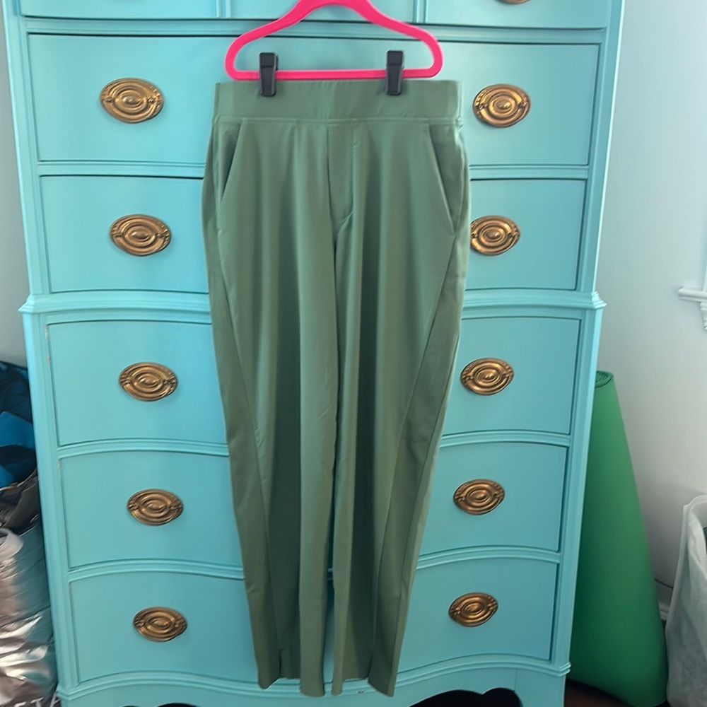 Athleta Brooklyn size 6